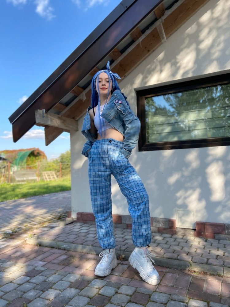 Мэйби Бэйби слив в купальнике