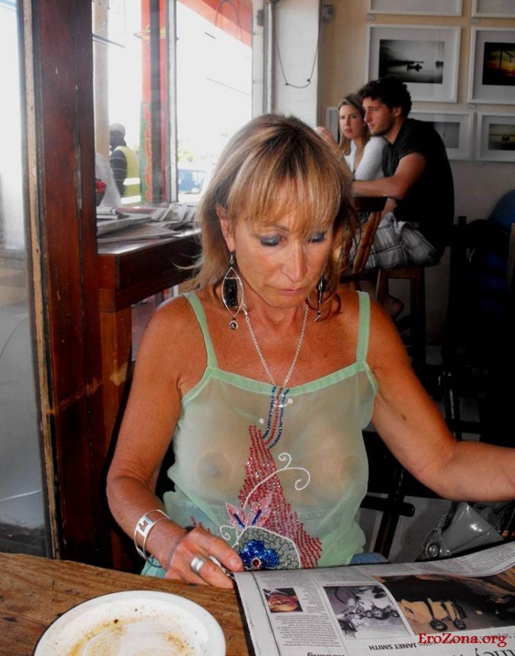 Зрелые без бюстгальтера