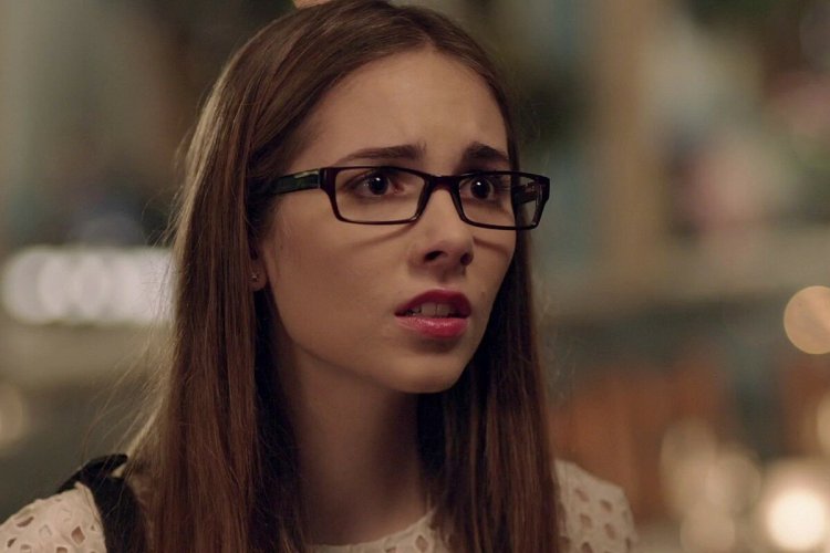 Хейли Пуллос обнажоночка