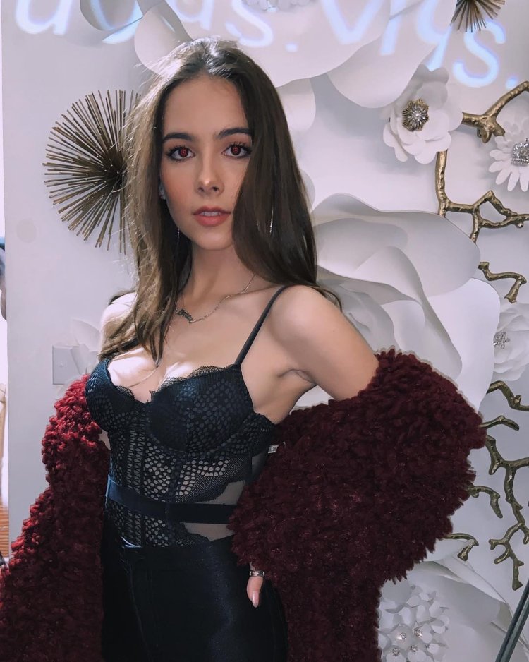 Хейли Пуллос из отличницы