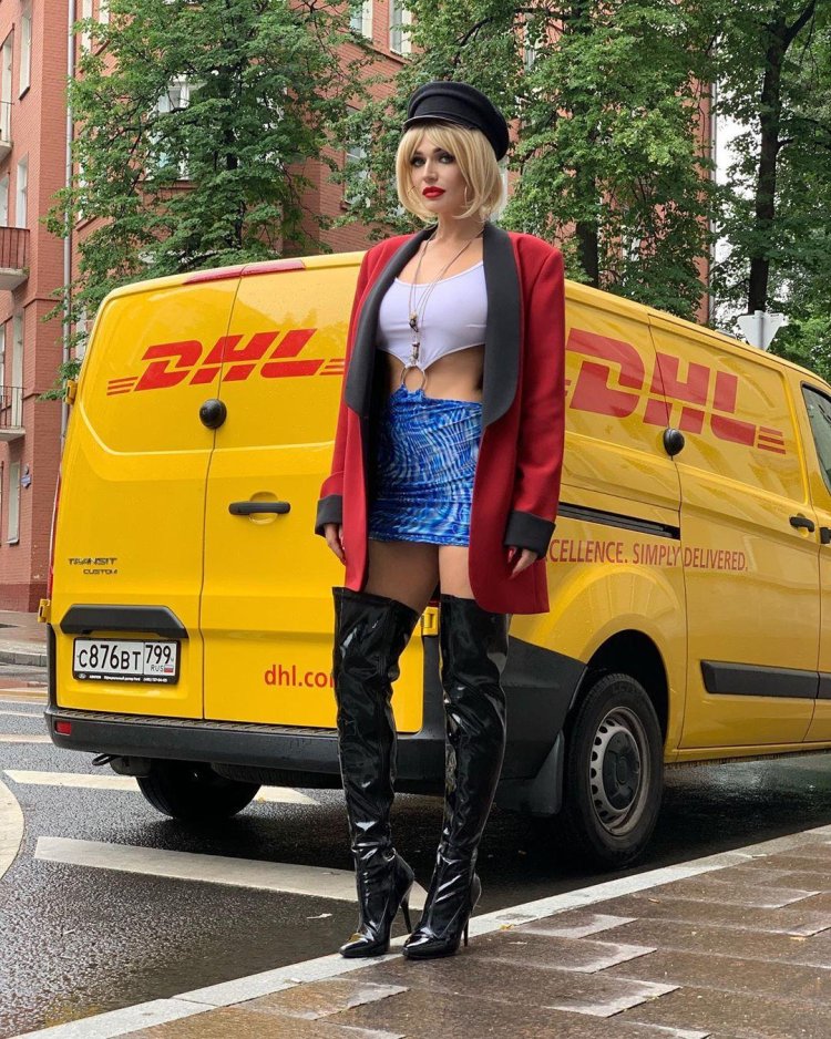 Девушка логогопрведение