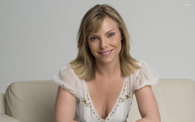 Смит Саманта актриса в купальнике