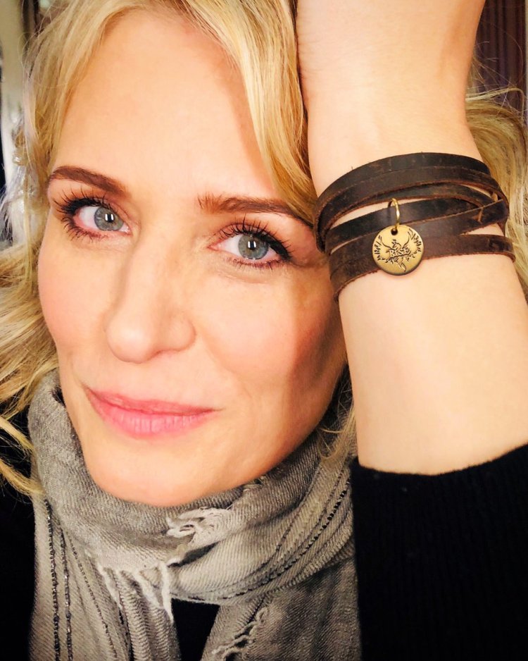 Саманта Джонс в Нижнем белье