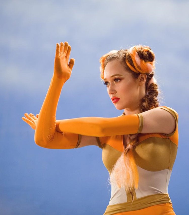 Алисия Жасмин дебнем-Кэри