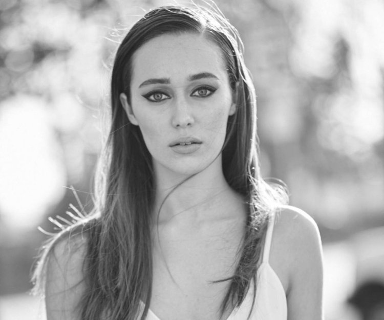 Алисия дебнем-керри