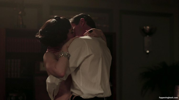 Лили коллинз голая