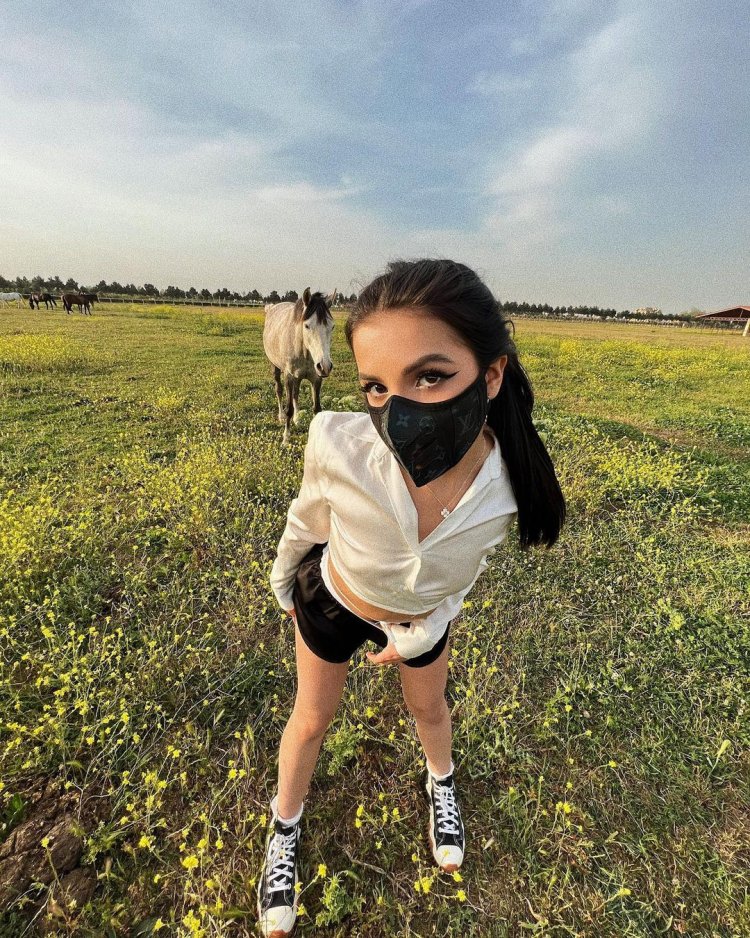 Lynacom и tenderlybae целуются