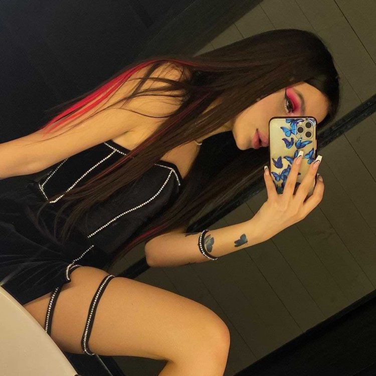 Амина тендерлибае в платье