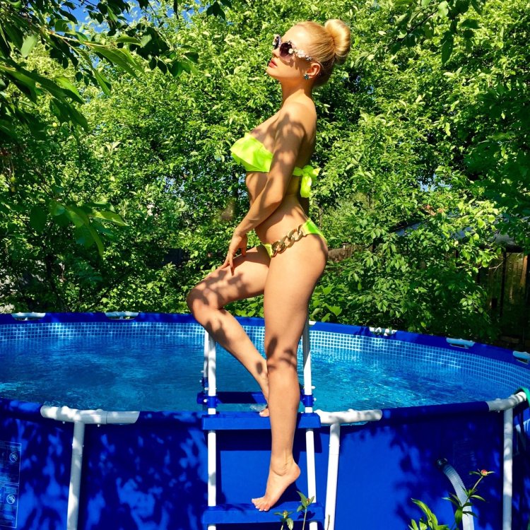 Александра флоринская в купальнике