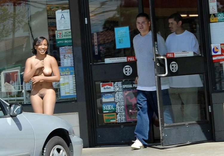 Голые на улице подсмотренное