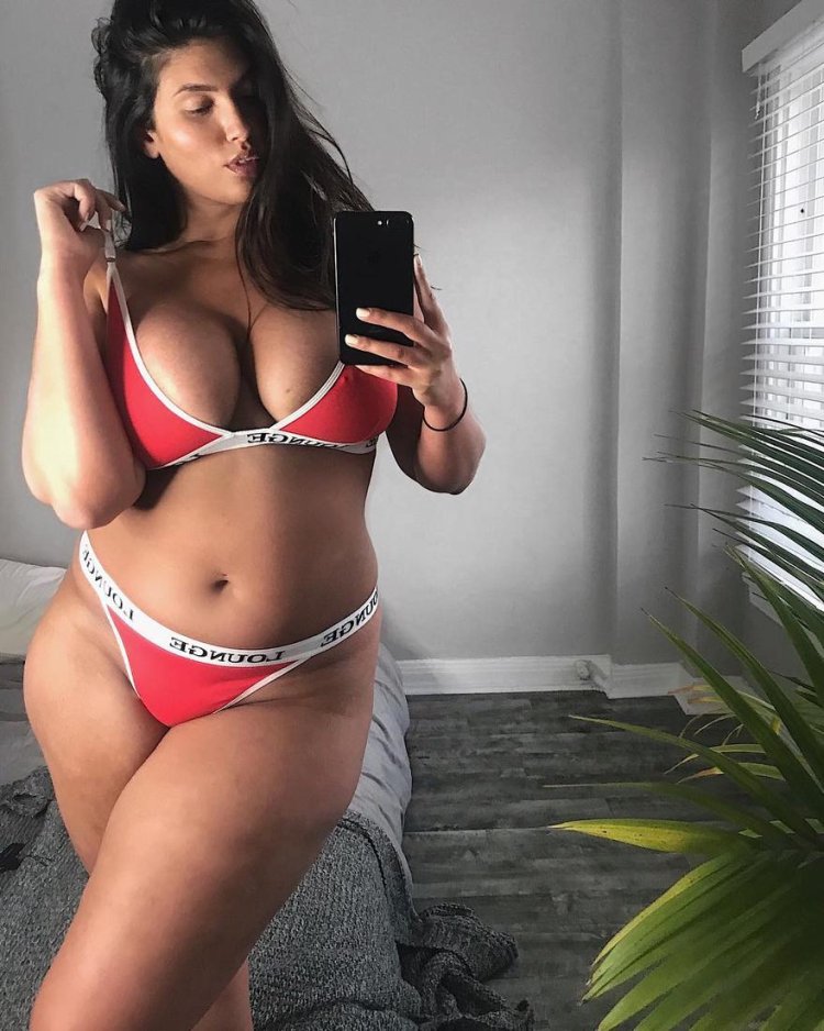 Крисси Тейлор в купальнике