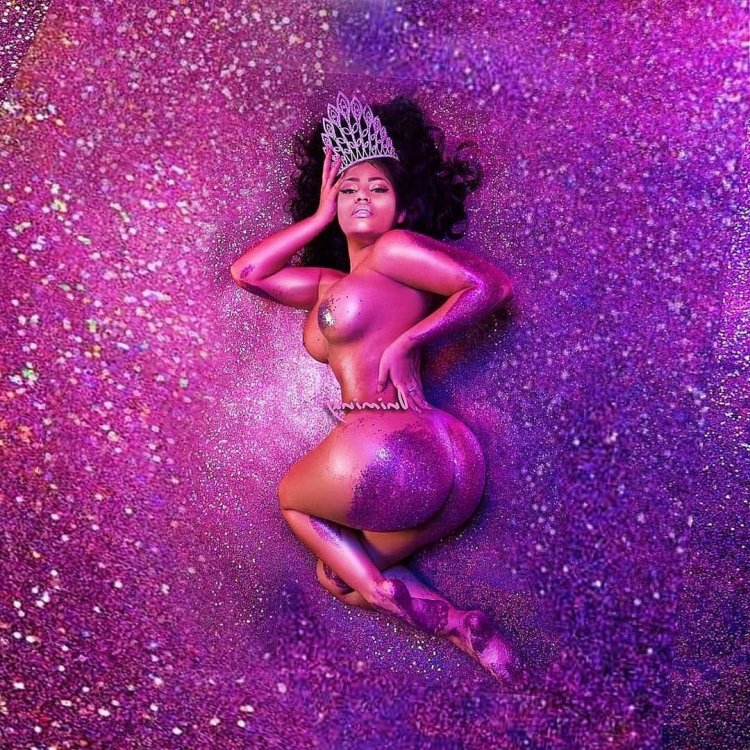 Никки Минаж голая грудь