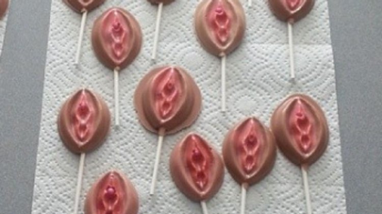 Конфета пиписька женская