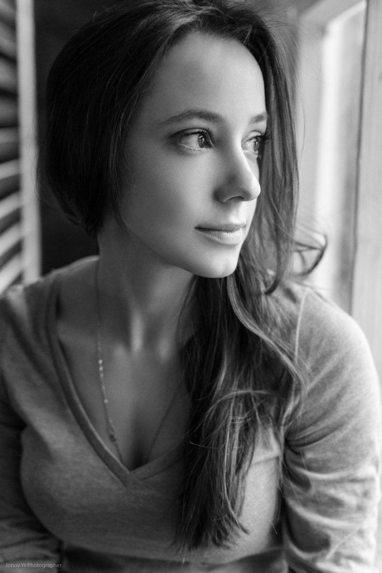 Светлана Камынина голая в сериале в постели.