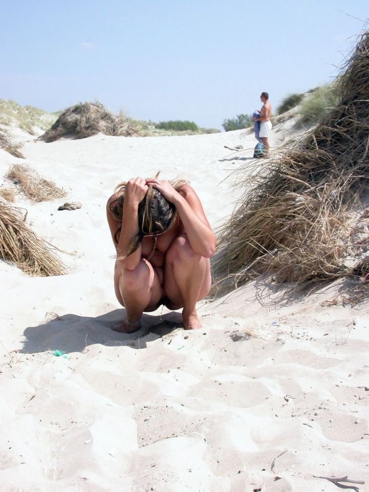 Мастурбация девушек на пляже