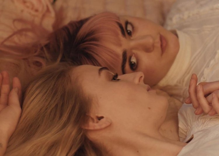 Мэйси Уильямс и Софи Тернер