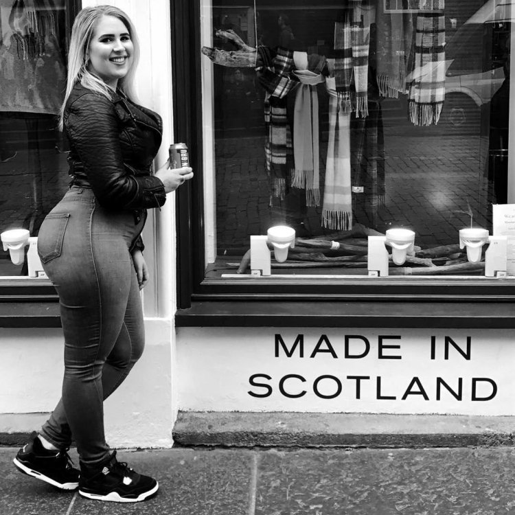 Софи Тернер плюс сайз попа