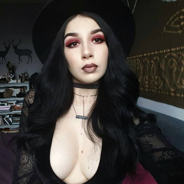 Sophia goth фигура