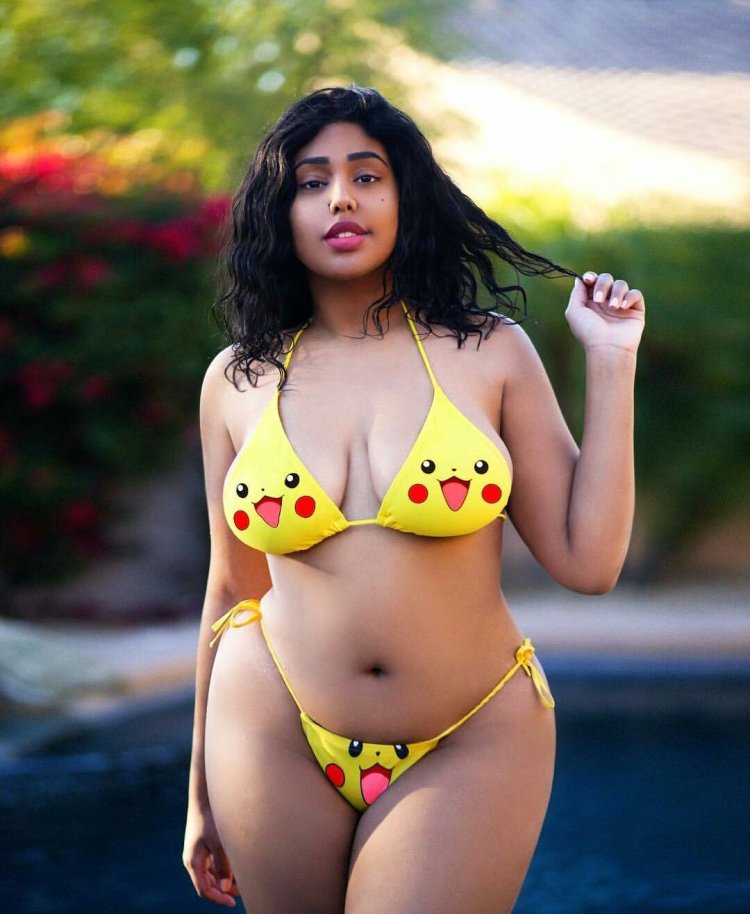 Голые толстые в купальнике