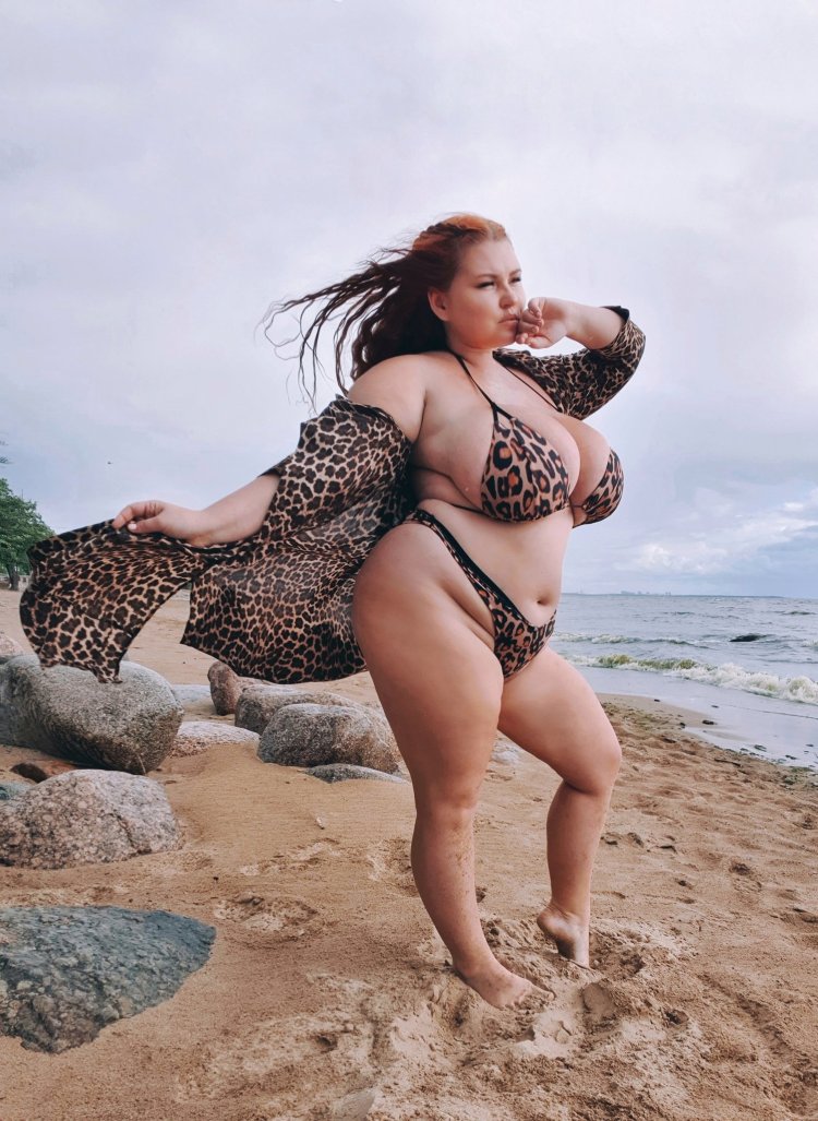 Зрелые большие сиськи бикини