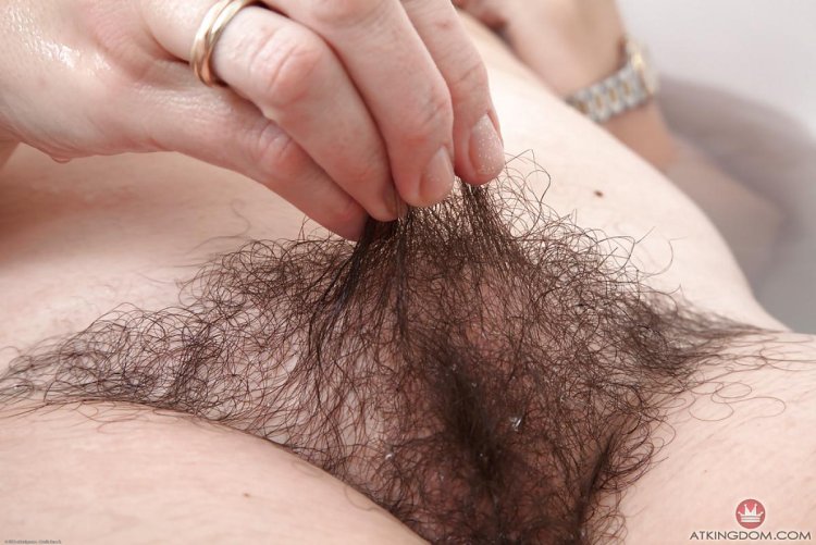 Красивая волосатая вагина