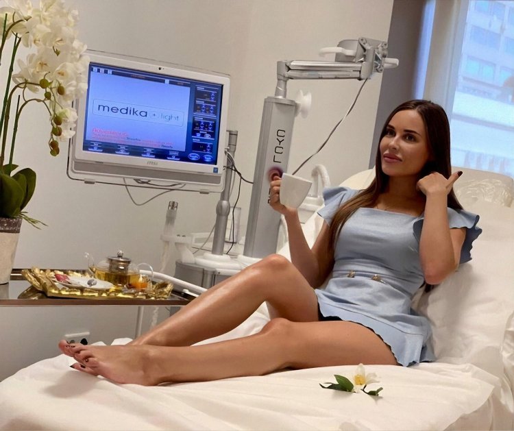 Юлия Михалкова босиком