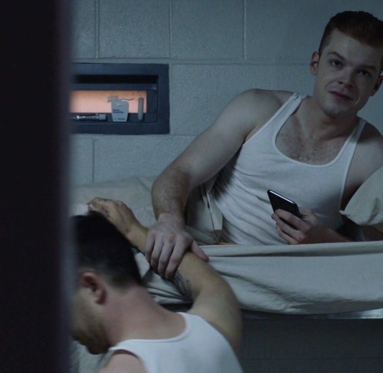 Камерон Монахэн голый