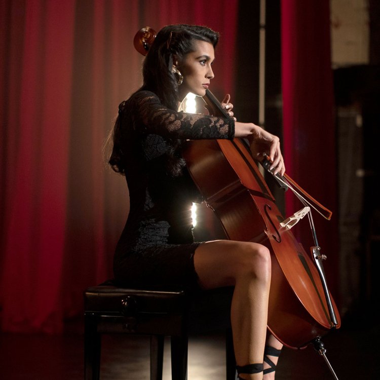 Taylor Alesia грудь