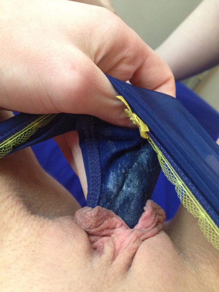 Женщины в грязных трусиках