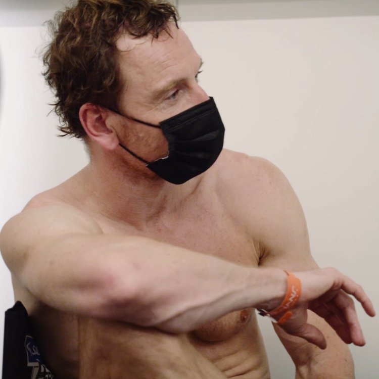 Майкл Фассбендер торс