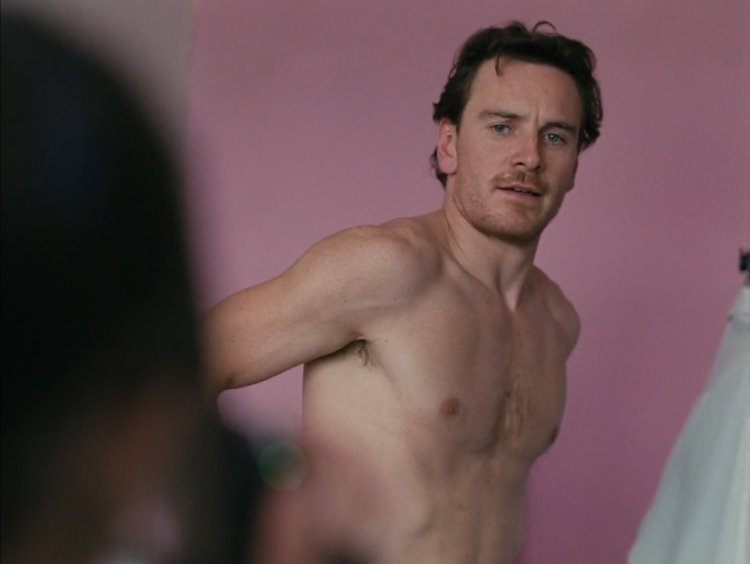 Том Хиддлстон торс