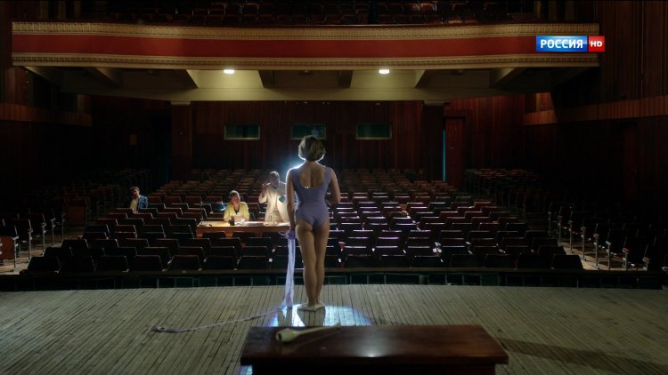 Анна кошмал без лифчика и трусов