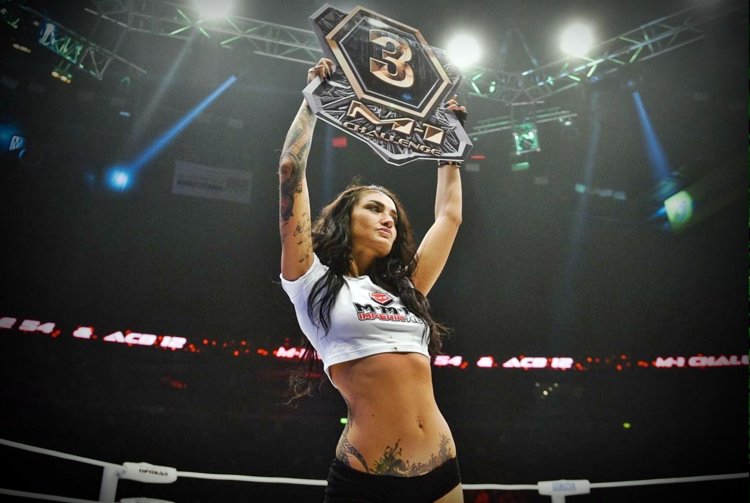 Ринг герл Япония UFC