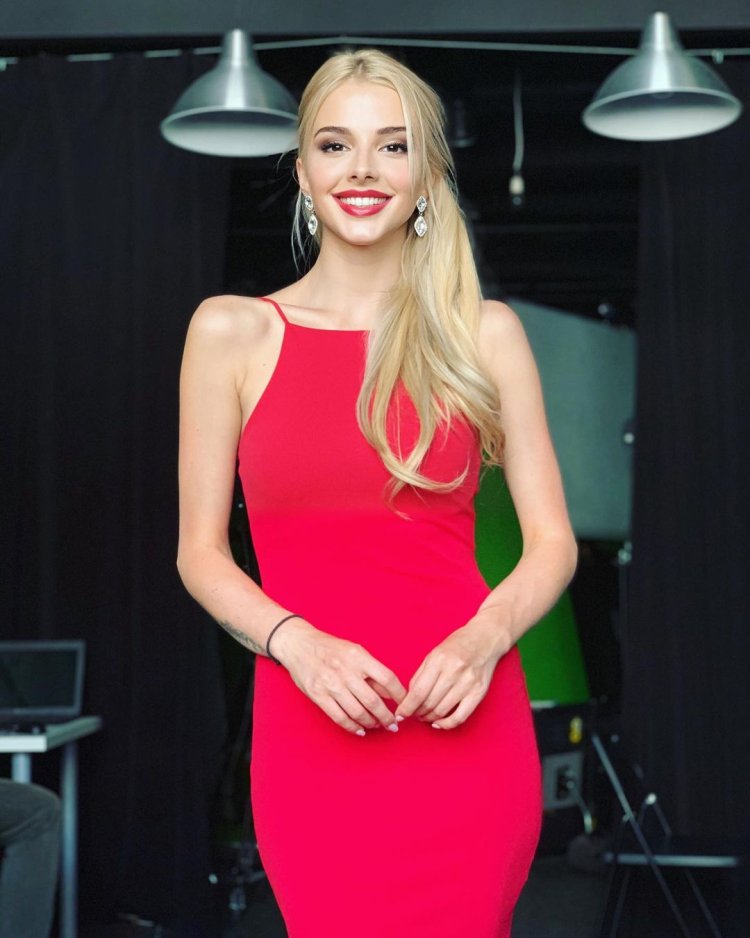 Ангелина Айсман Максим