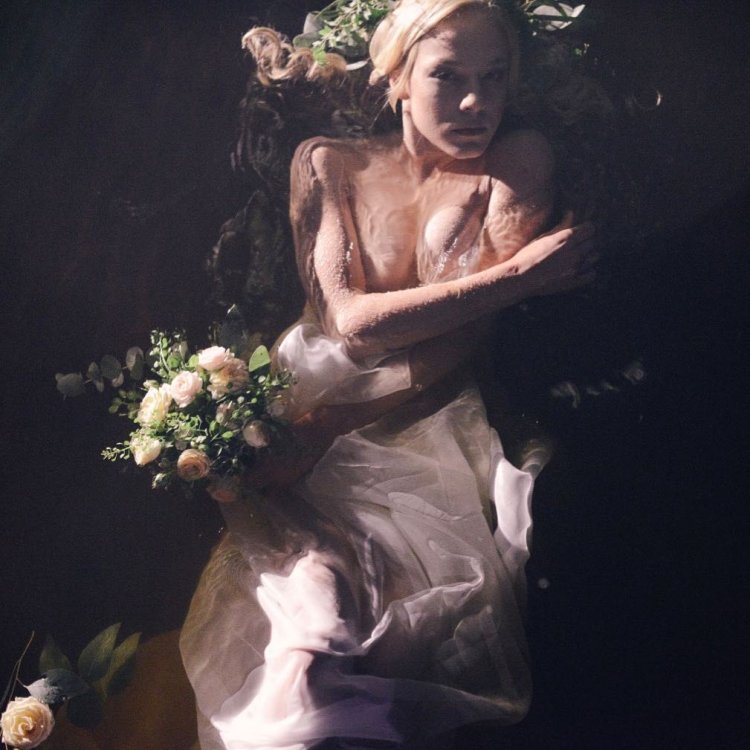 Красивая массажистка