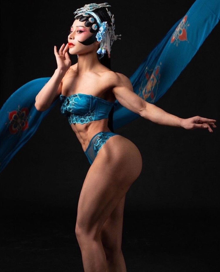 Китайская бодибилдерша yuan herong