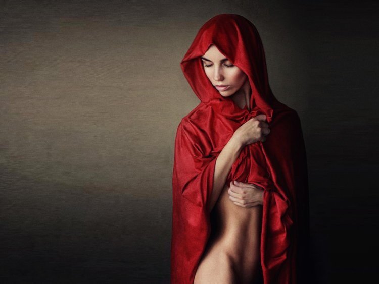 Актриса Юлия Снигирь чулках с подвязками