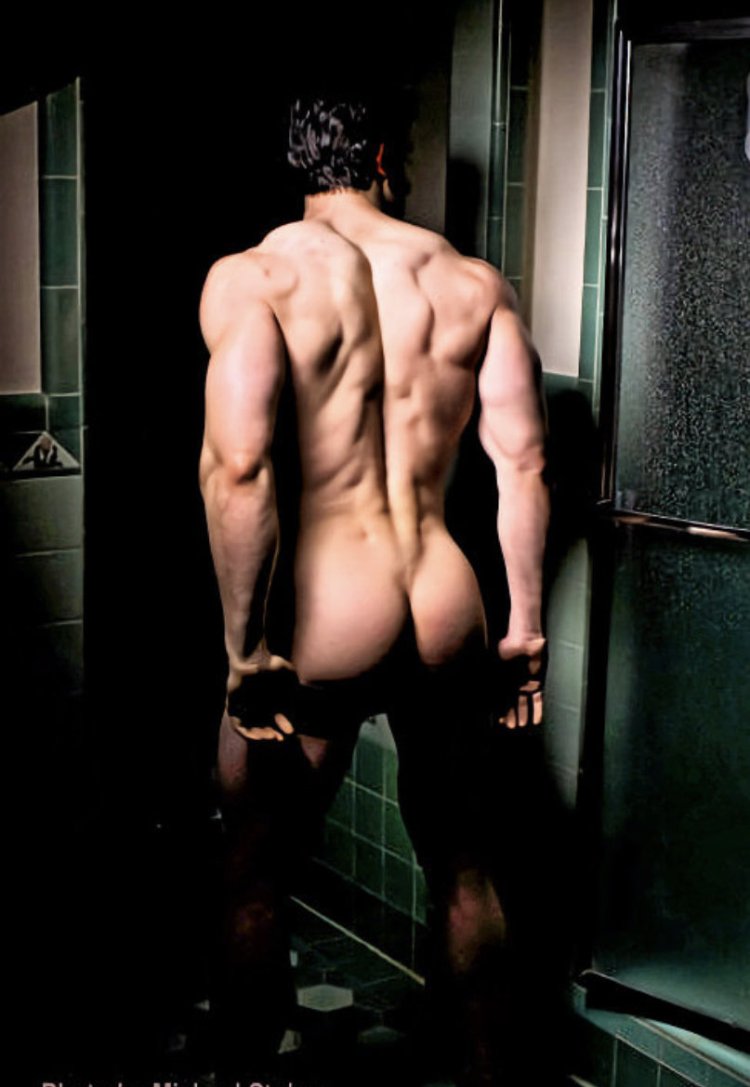 Голые накаченные мужские попы