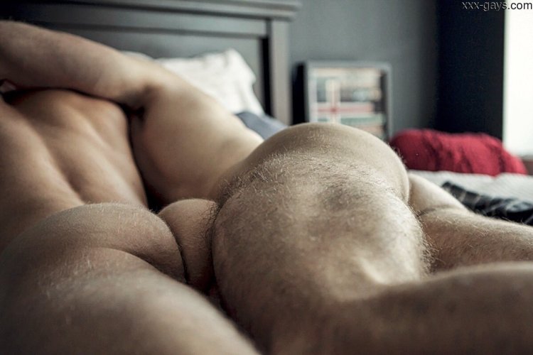 Красивая голая мужская задница