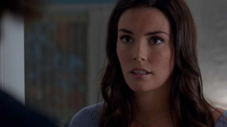 Тейлор Коул в купальнике