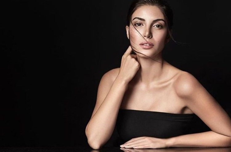 Дилан Чичек Дениз секси