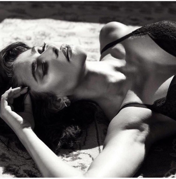 Актриса Айча Айшин