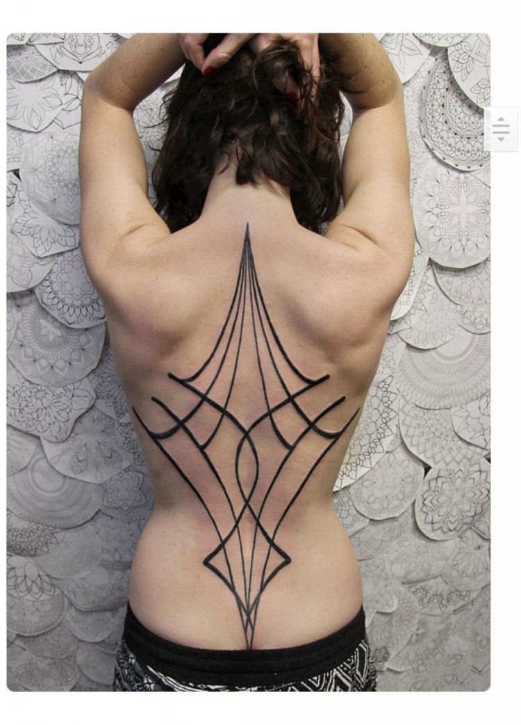 Загадочные тату для девушек