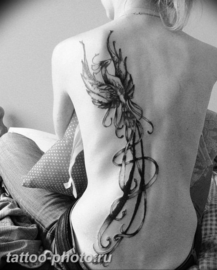 Тату феникс на лопатке