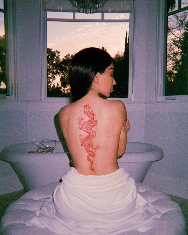 Тату на спине арт
