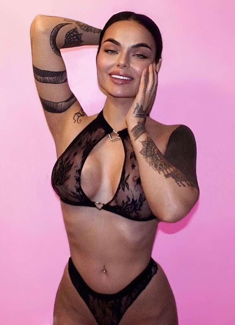 Camila Oliveira сливы