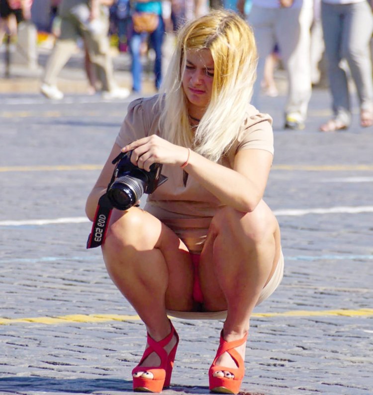 Девушка засветила трусики