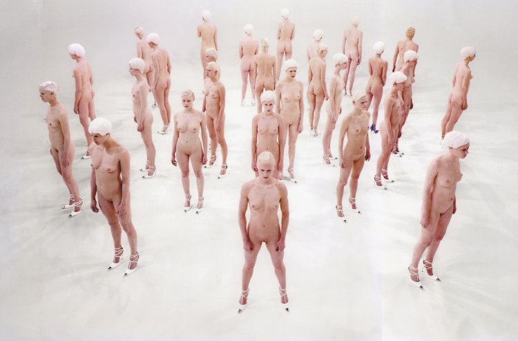 Ванесса Бикрофт перформанс