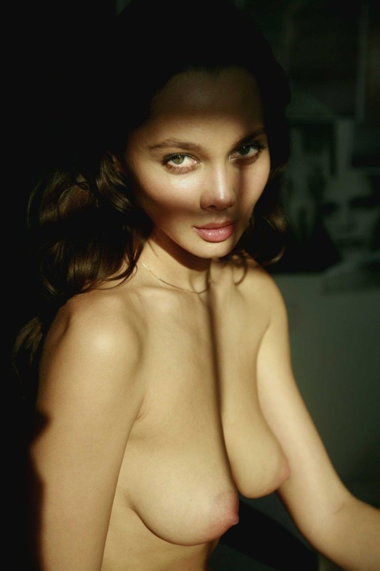 Голая красивая женщина