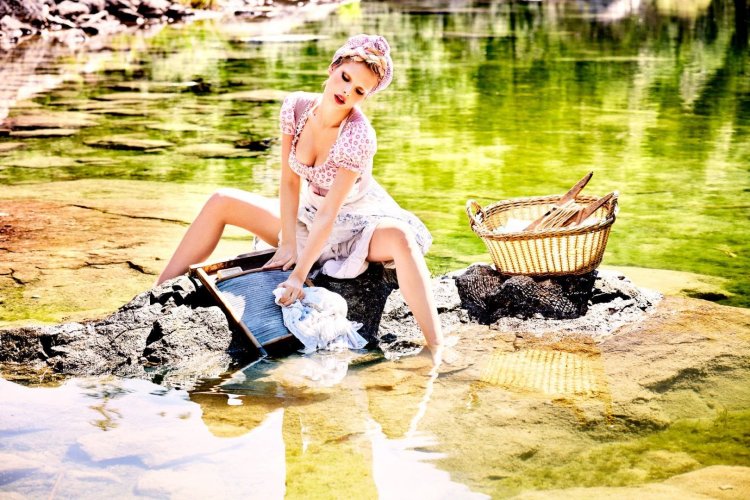 Фотосессия стирка белья на природе